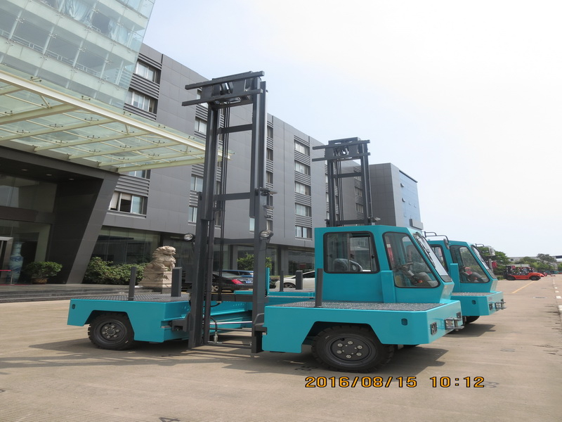Chinese First Electric Side Loader Forklifts Have Been Delivered To Qatar